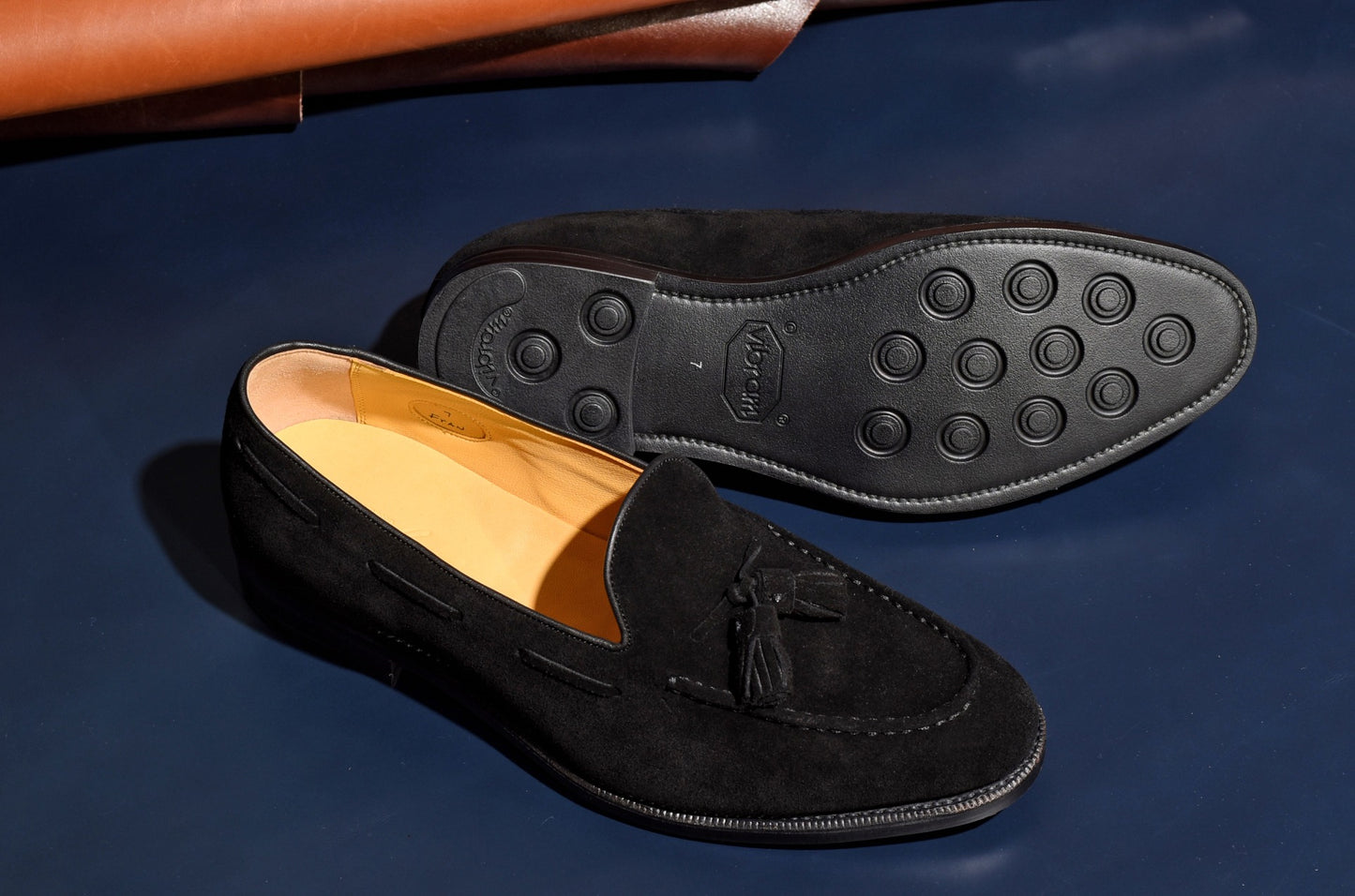 スエード タッセル ローファー ブラック Fran RAYMAR グッドイヤーウェルト ビジネスシューズ 革靴 23.5cm~27.0cm レイマー ローファー ビジカジ