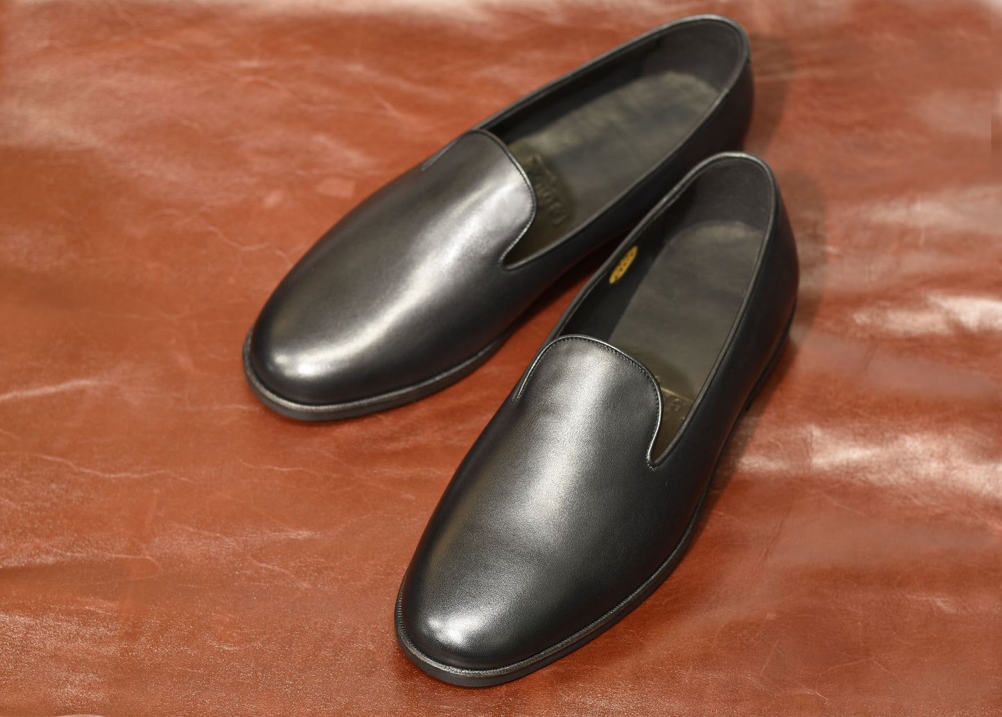 ビジネスシューズ 革靴 Le Misca by RAYMAR プレーン スリッポン ブラック 牛革 フル マッケイ製法 ゴートレザー ライニング 23.5cm‾27.5cm レミスカ レイマー スリップオン ラバーソール ゴム底 Albert