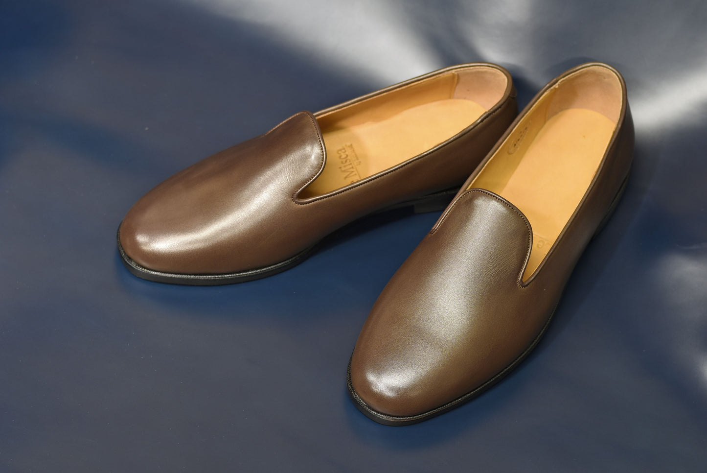 ビジネスシューズ 革靴 Le Misca by RAYMAR プレーン スリッポン ダークブラウン 牛革 フル マッケイ製法 ゴートレザーライニング 23.5cm‾27.5cm レミスカ レイマー スリップオン ラバーソール ゴム底 Albert