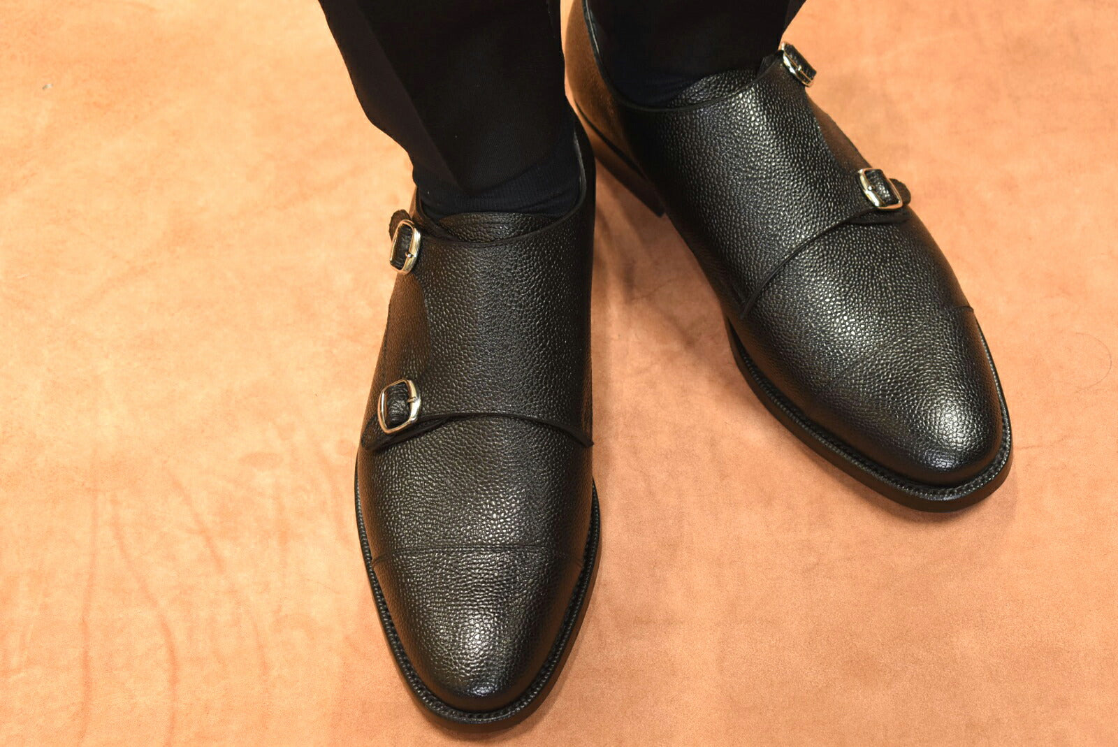 Talia シボ革 ダブルモンクストラップ ブラック オールウェザー